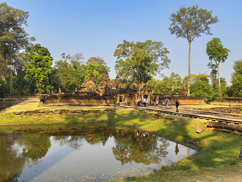 Banteay Srei Temple, a miniature temple complex built entirely of red sandstone in the area of Angkor, UNESCO World Heritage Site, Cambodia, Indochina, Southeast Asia, Asia