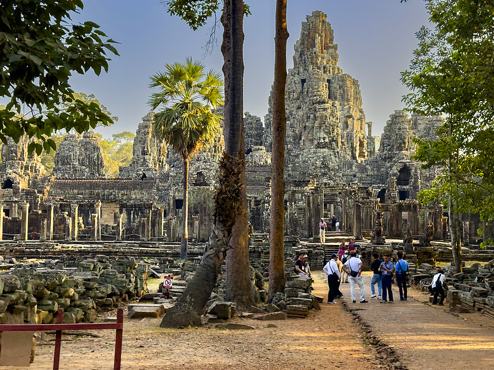 Bayon, the late 12th century state temple of king Jayavarman VII, UNESCO World Heritage Site, standing in the middle of Angkor Thom, Cambodia, Indochina, Southeast Asia, Asia