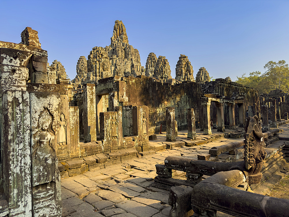 Bayon, the late 12th century state temple of king Jayavarman VII, UNESCO World Heritage Site, standing in the middle of Angkor Thom, Cambodia, Indochina, Southeast Asia, Asia