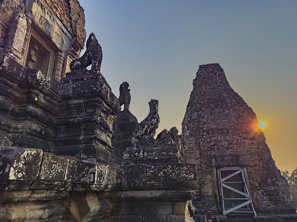 Pre Rup Temple, a Hindu temple at Angkor built in 961 for Khmer king Rajendravarman of laterite and sandstone, UNESCO World Heritage Site, Cambodia, Indochina, Southeast Asia, Asia