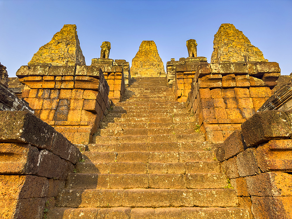 Pre Rup Temple, a Hindu temple at Angkor built in 961 for Khmer king Rajendravarman of laterite and sandstone, UNESCO World Heritage Site, Cambodia, Indochina, Southeast Asia, Asia