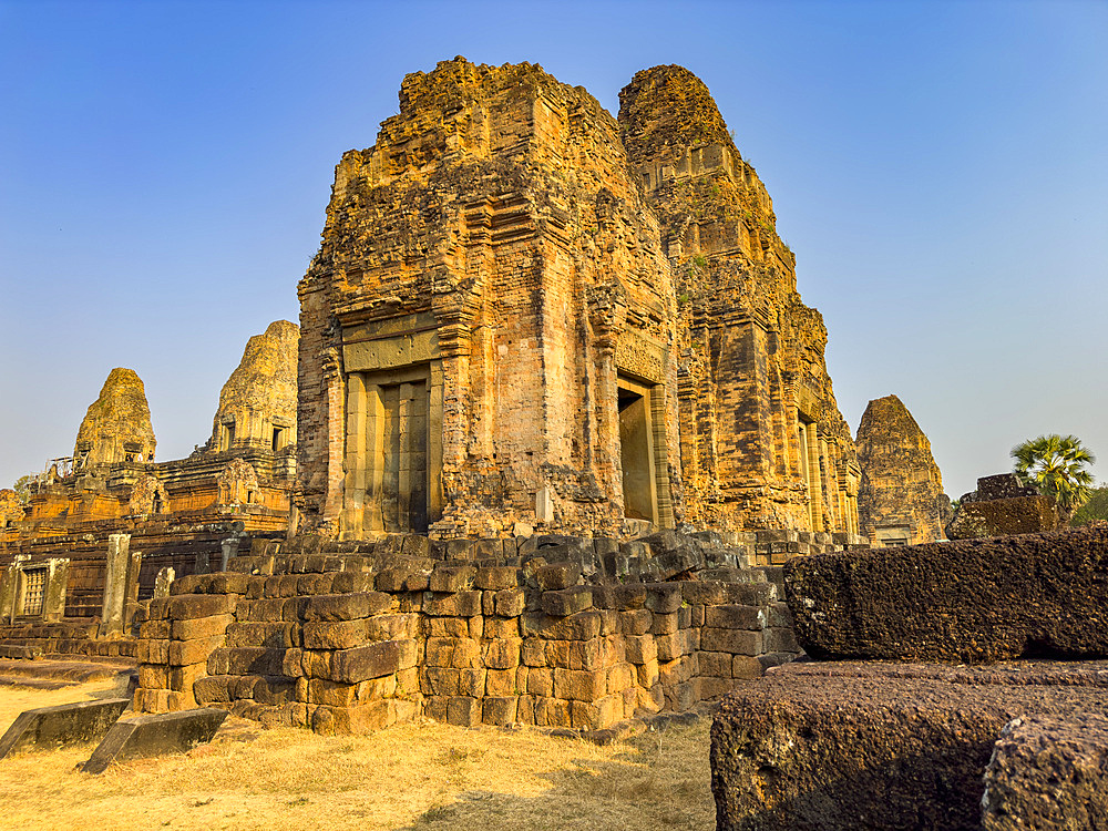 Pre Rup Temple, a Hindu temple at Angkor built in 961 for Khmer king Rajendravarman of laterite and sandstone, UNESCO World Heritage Site, Cambodia, Indochina, Southeast Asia, Asia