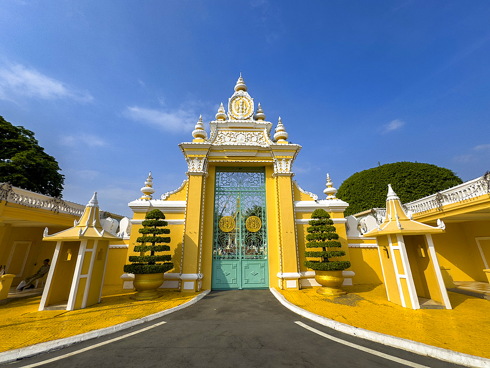 Exterior view of the Royal Palace grounds in Phnom Penh, Cambodia, Indochina, Southeast Asia, Asia