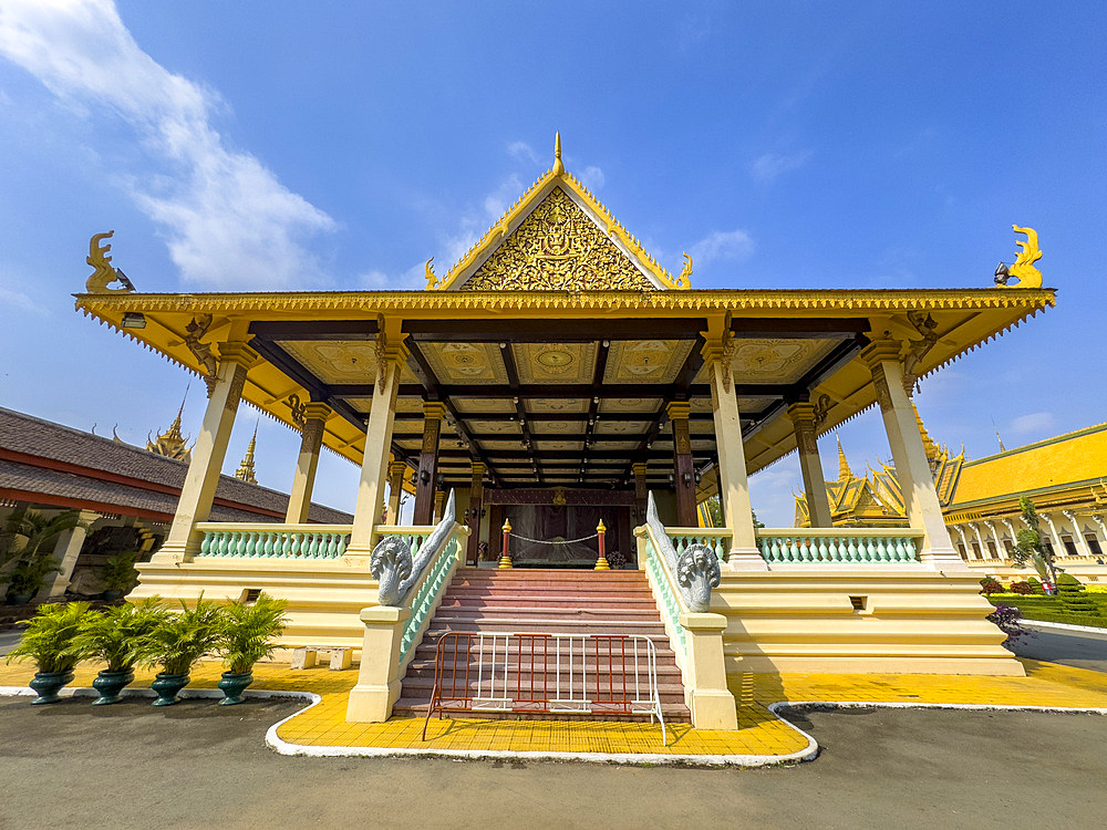 Exterior view of the Royal Palace grounds in Phnom Penh, Cambodia, Indochina, Southeast Asia, Asia