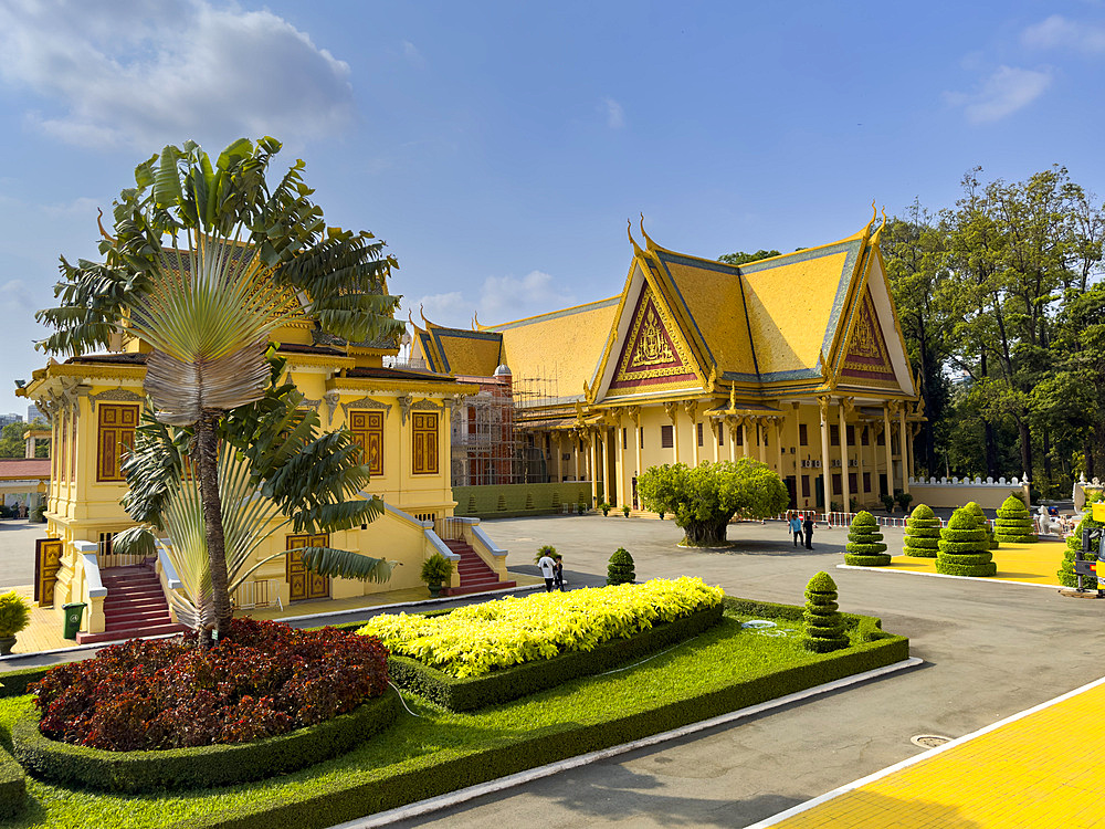 Exterior view of the Royal Palace grounds in Phnom Penh, Cambodia, Indochina, Southeast Asia, Asia