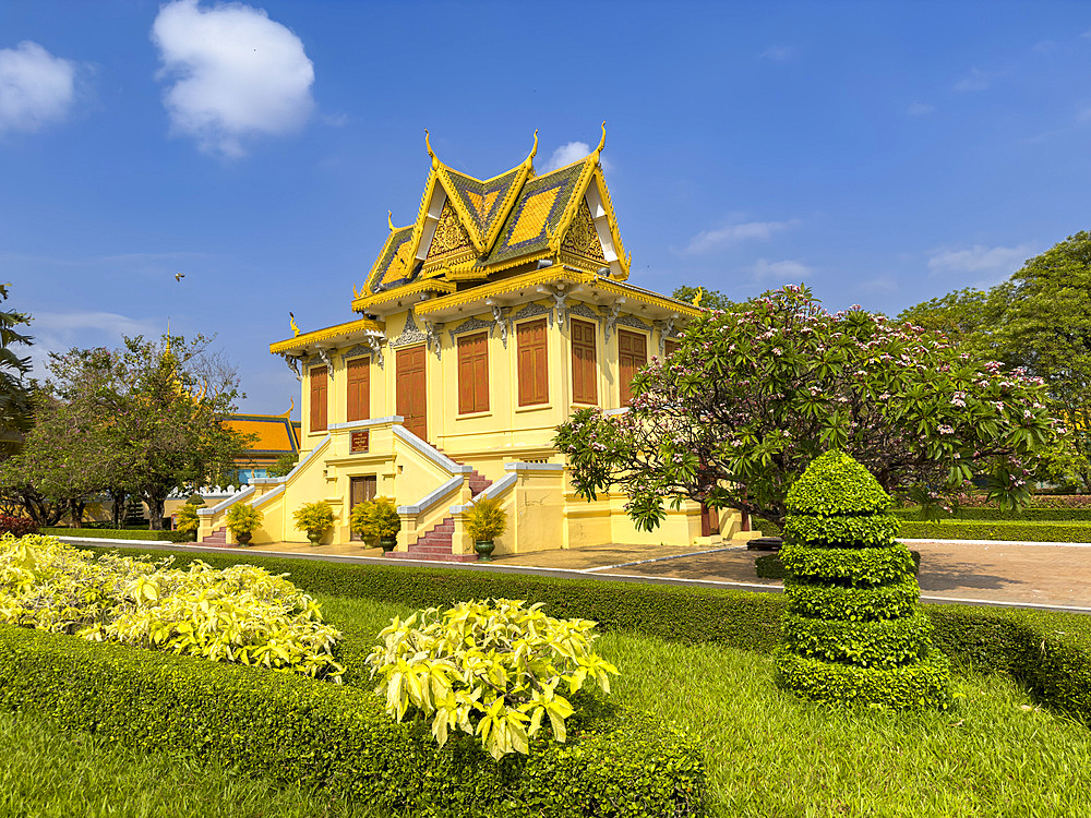 Exterior view of the Royal Palace grounds in Phnom Penh, Cambodia, Indochina, Southeast Asia, Asia