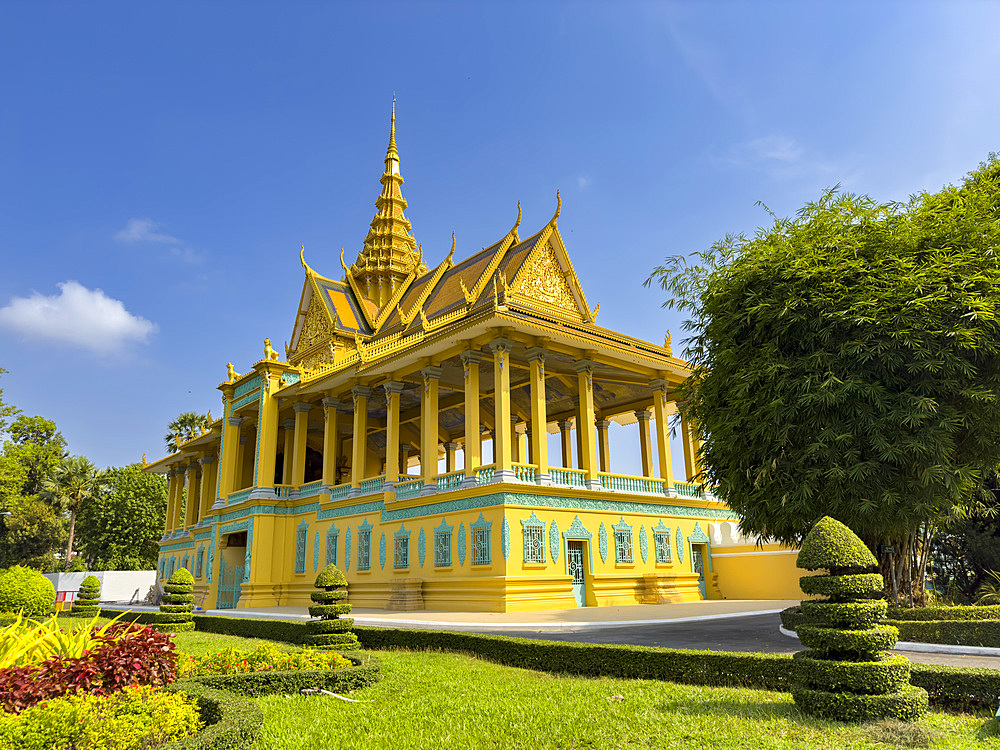 Exterior view of the Royal Palace grounds in Phnom Penh, Cambodia, Indochina, Southeast Asia, Asia