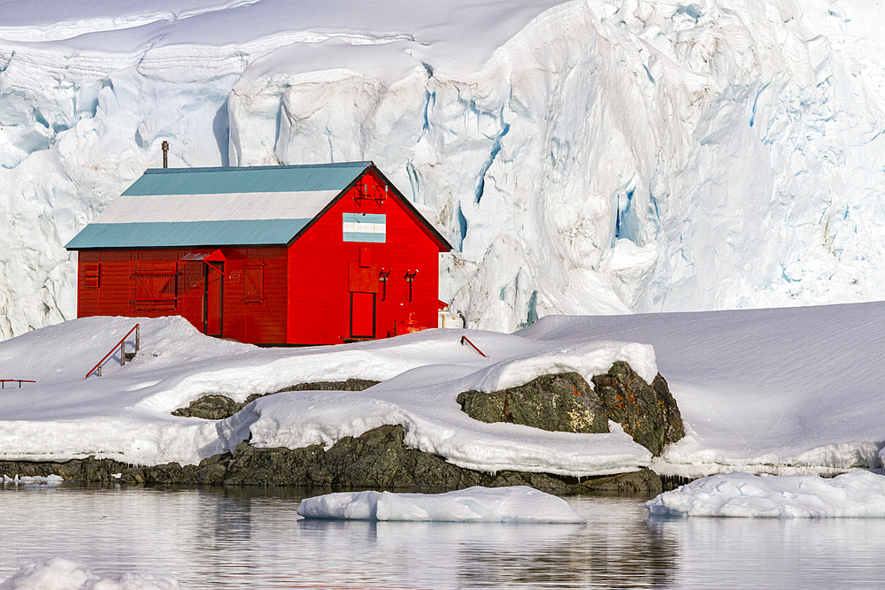 View of the Argentine base Almirante Brown, named after Guillermo Brown of the Argentine Navy, Paradise Bay, Antarctica, Polar Regions