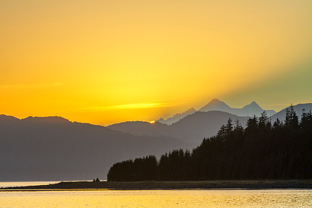 Scenic view of Glacier Bay National Park and Preserve, UNESCO World Heritage Site, Southeast Alaska, Pacific Ocean, United States of America, North America