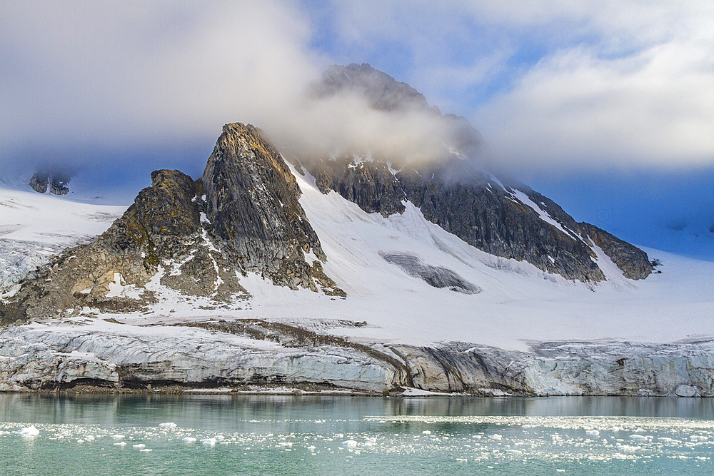 Views of the Vasilievbreen (Vasiliev Glacier), in Isbukta (Ice Bay) near the island of Spitsbergen in Svalbard, Norway, Arctic, Europe