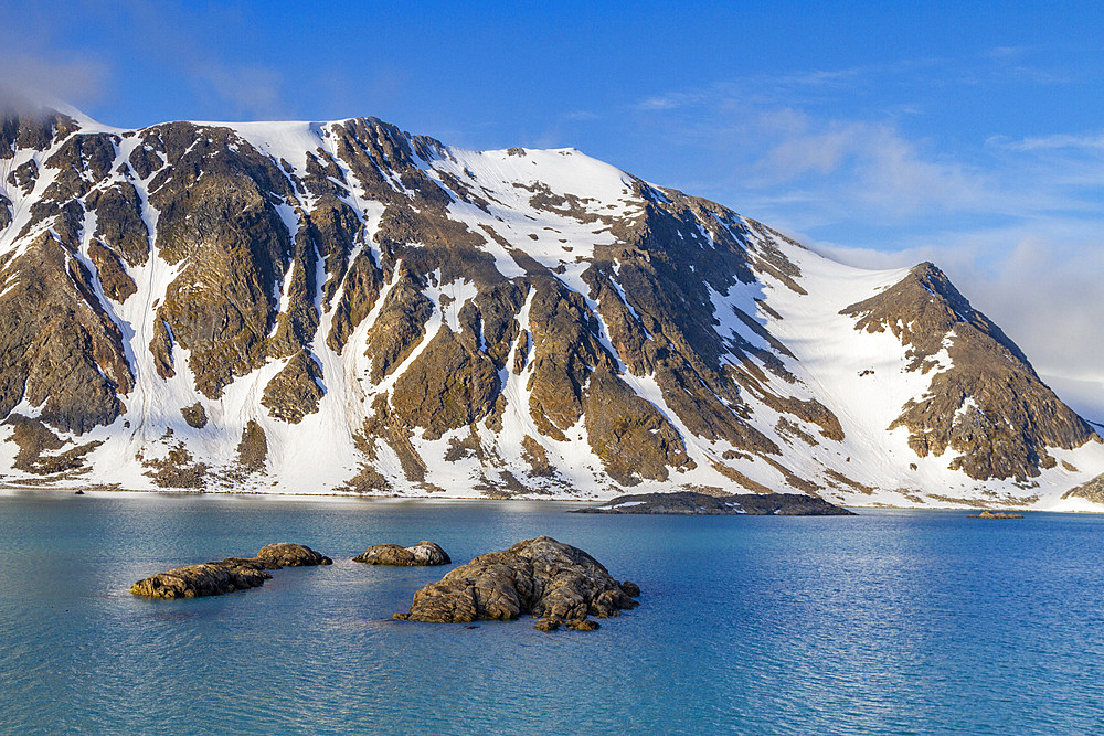 Views of the Vasilievbreen (Vasiliev Glacier), in Isbukta (Ice Bay) near the island of Spitsbergen in Svalbard, Norway, Arctic, Europe