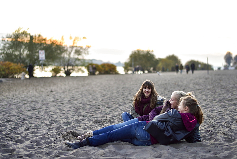 3 girls viewing the port at the Elbe River beach, Oevelgoenne, Hamburg, Germany, Europe