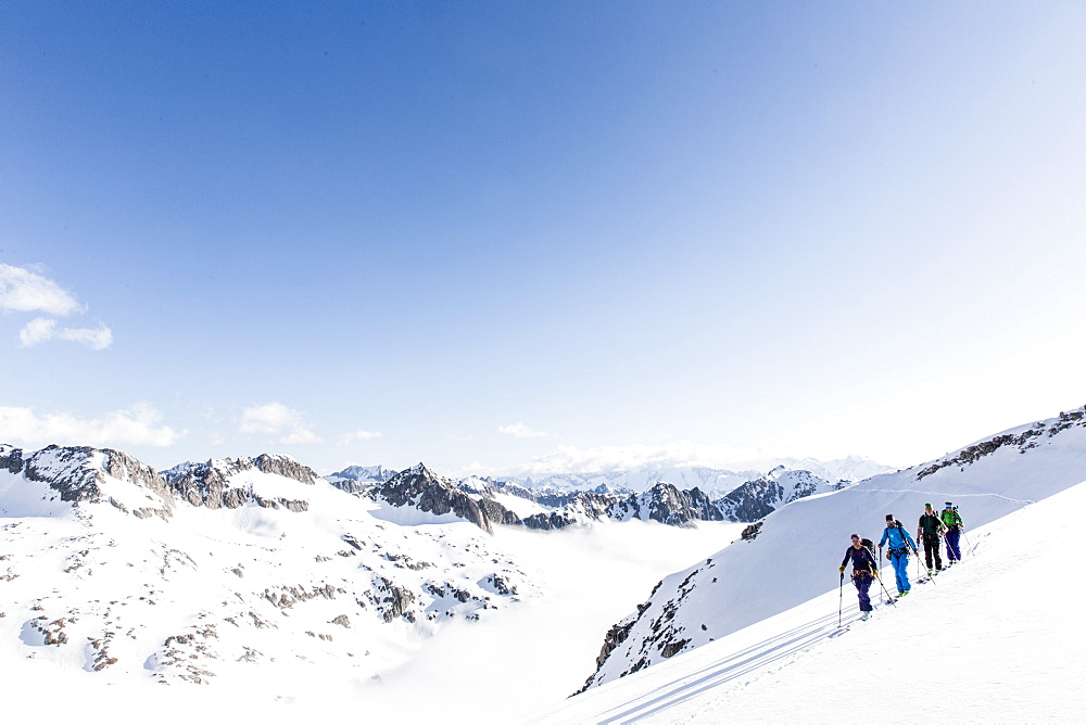 group ski touring, avalanche assessment on a skitour, risk management with groups, Heji Zwaechte, Obergoms, Berner Oberland, Switzerland