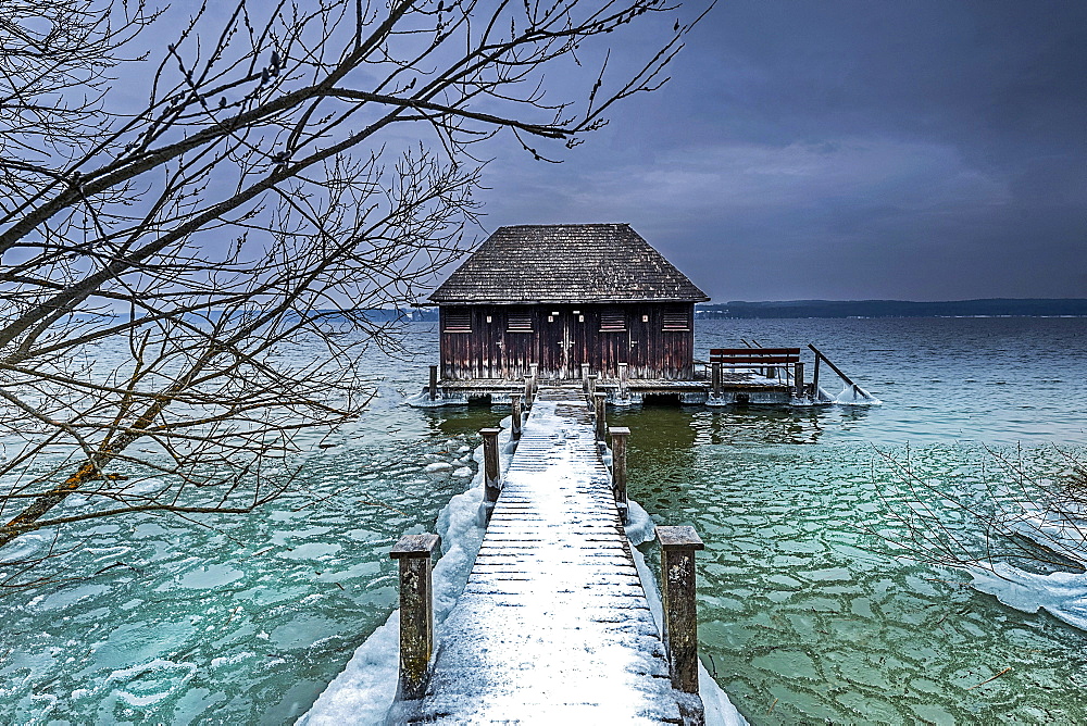 Winter morning on Lake Starnberg, snow-covered jetty with boat hut, Bernried, Bavaria, Germany