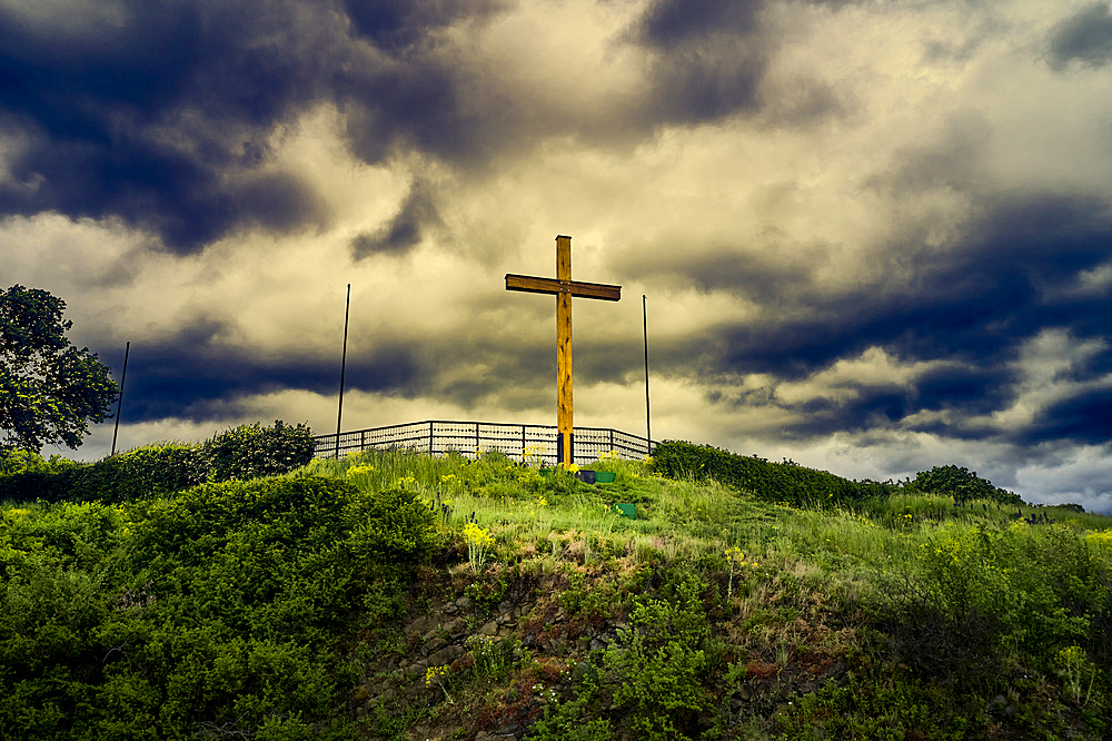 Thunderstorm atmosphere at the wooden cross in honor of the fallen in World War II on the Erpeler Ley, Erpel, Rhineland-Palatinate, Germany