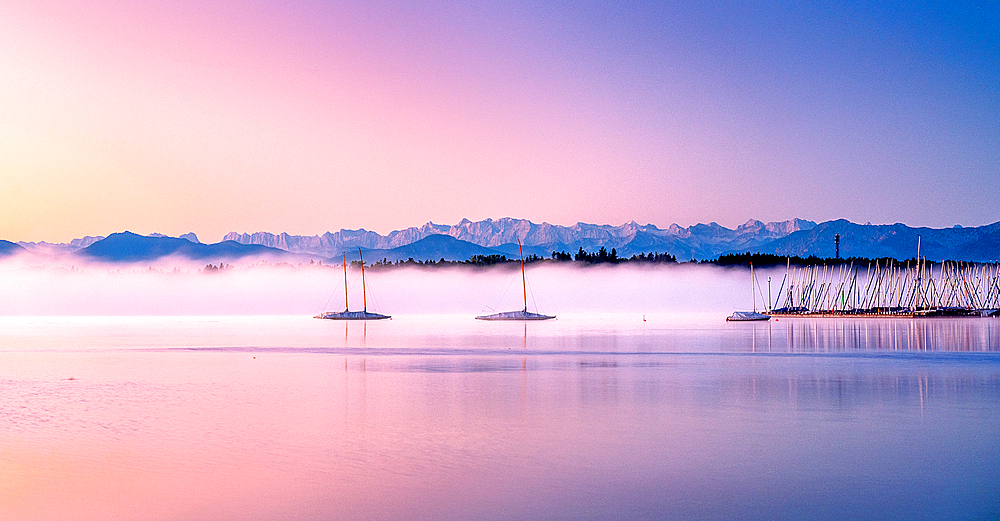 Autumn mood, fog at Lake Starnberg, Tutzing, Germany