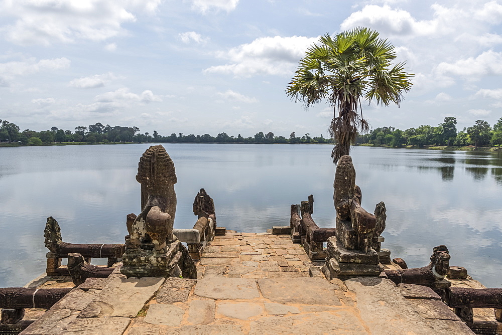 Statues and palm tree on stone jetty, Srah Srang, Angkor Wat, Siem Reap, Siem Reap Province, Cambodia