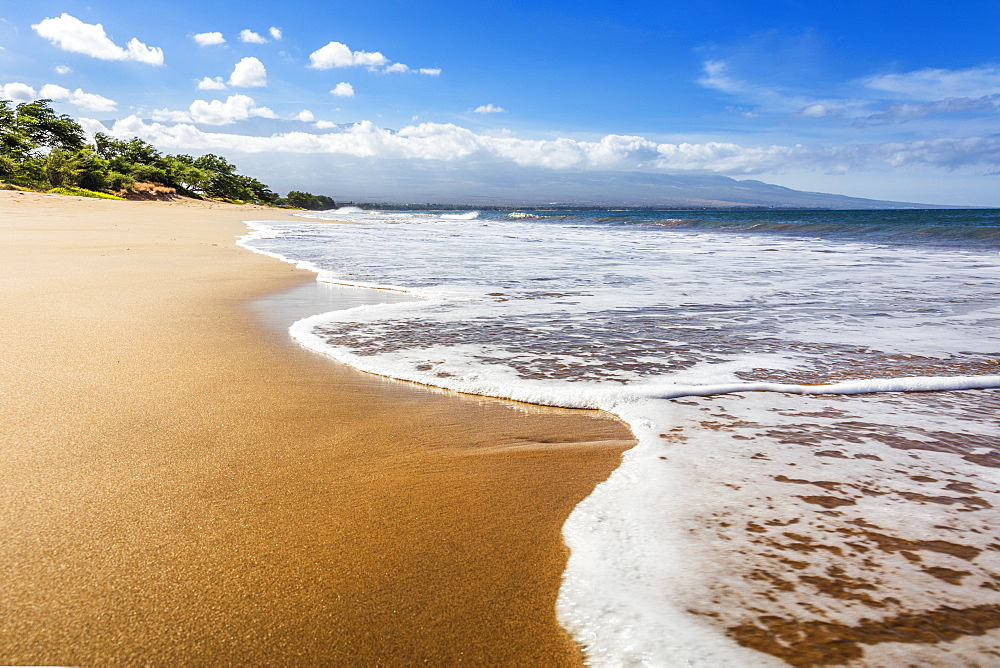 Maui's longest beach, 6 mile long Sugar Beach, Maui, Hawaii, United States of America