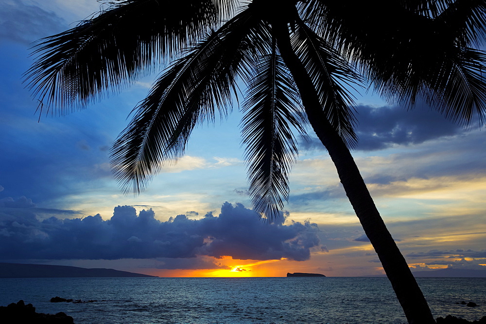 Maui sunset, Kahoolawe and Molokini in in the distance, Wailea, Maui, Hawaii, United States of America