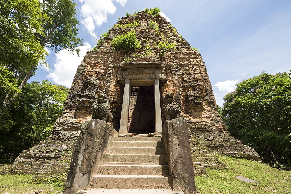 Lion sculptures at the entrance of C1 Tower, the Central Sanctuary or Prasat Boram in Prasat Tao, the Central Group, Sambor Prei Kuk, Kompong Thom, Cambodia