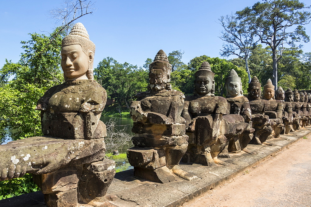 Stone figures on the causeway to the South Gate tower (Gopuram), Angkor Thom, Siem Reap, Cambodia