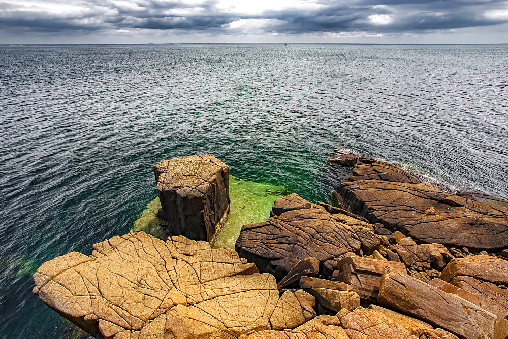 Coastline of Balancing Rock, Long Island, Digby Neck, Nova Scotia, Canada