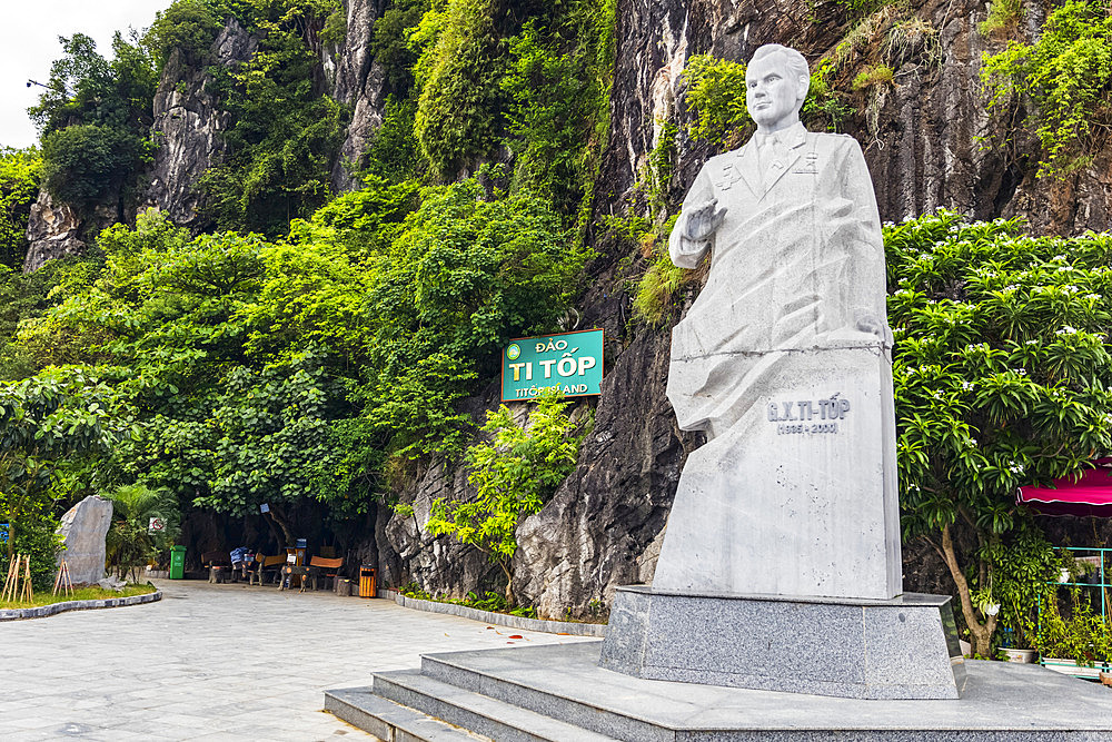 Ha Long Bay, a tourist attraction, Unesco World Heritage Site; Ninh Binh Province, Vietnam