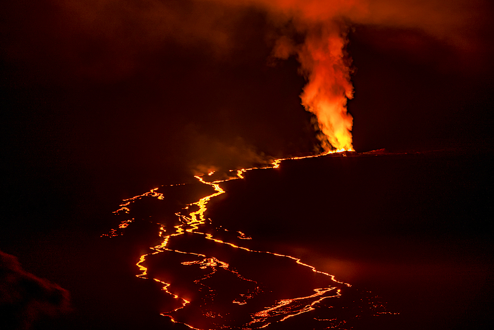 Fiery Lava flow of the 2022 eruption of Mauna Loa Volcano (Moku‘āweoweo, the world's largest active volcano) on the Big Island of Hawaii, Island of Hawaii, Hawaii, United States of America