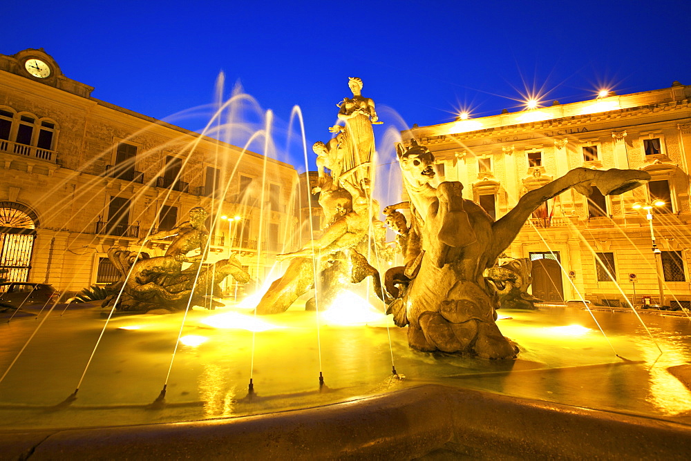 Fountain of Diana, Ortygia, Syracuse, Sicily, Italy, Europe