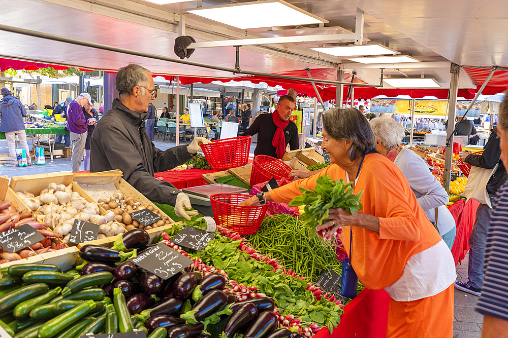 Market at Aix-en-Provence, Bouches-du-Rhone, Provence-Alpes-Cote d'Azur, France, Western Europe