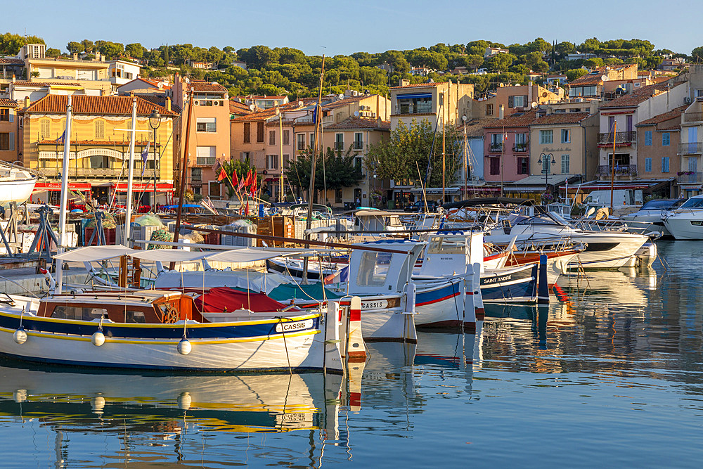 The Harbour at Cassis, Cassis, Bouches du Rhone, Provence-Alpes-Cote d'Azur, France, Western Europe