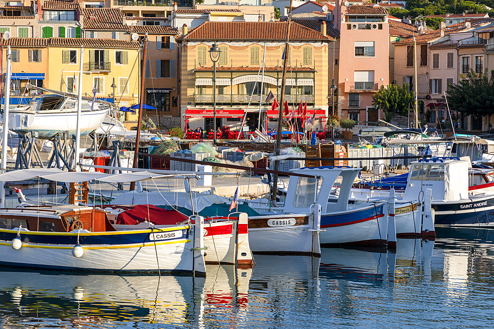 The Harbour at Cassis, Cassis, Bouches du Rhone, Provence-Alpes-Cote d'Azur, France, Western Europe