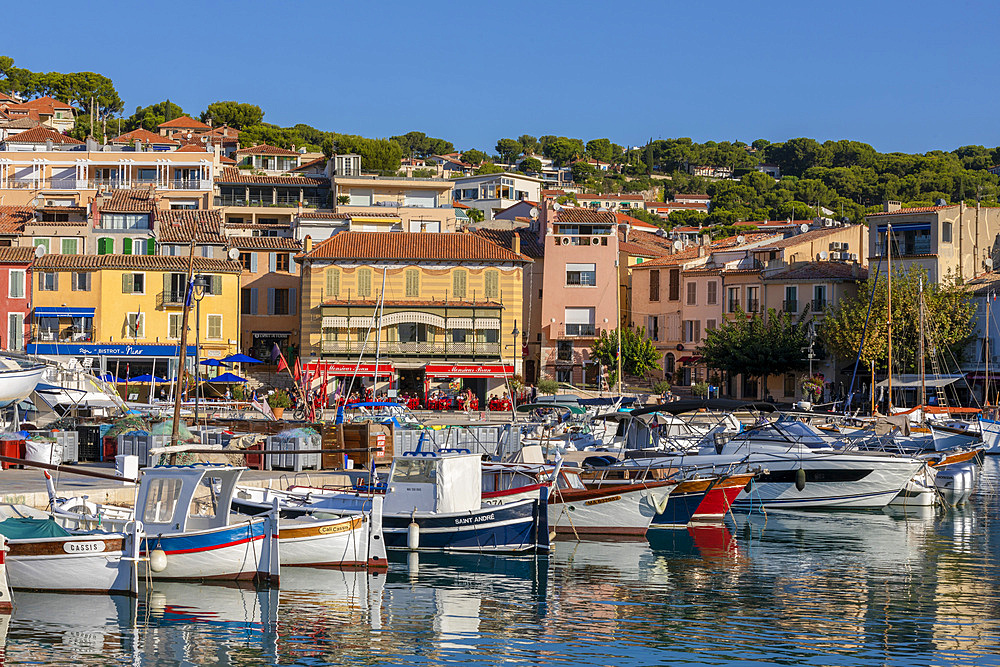 The Harbour at Cassis, Cassis, Bouches du Rhone, Provence-Alpes-Cote d'Azur, France, Western Europe