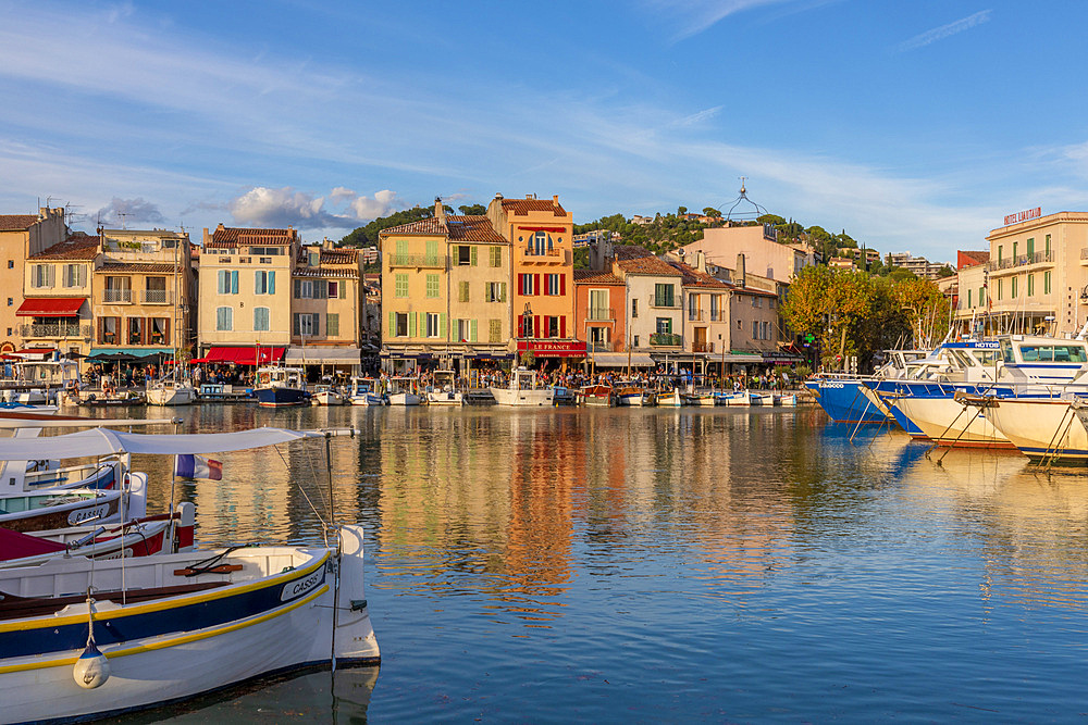 The Harbour at Cassis, Cassis, Bouches du Rhone, Provence-Alpes-Cote d'Azur, France, Western Europe