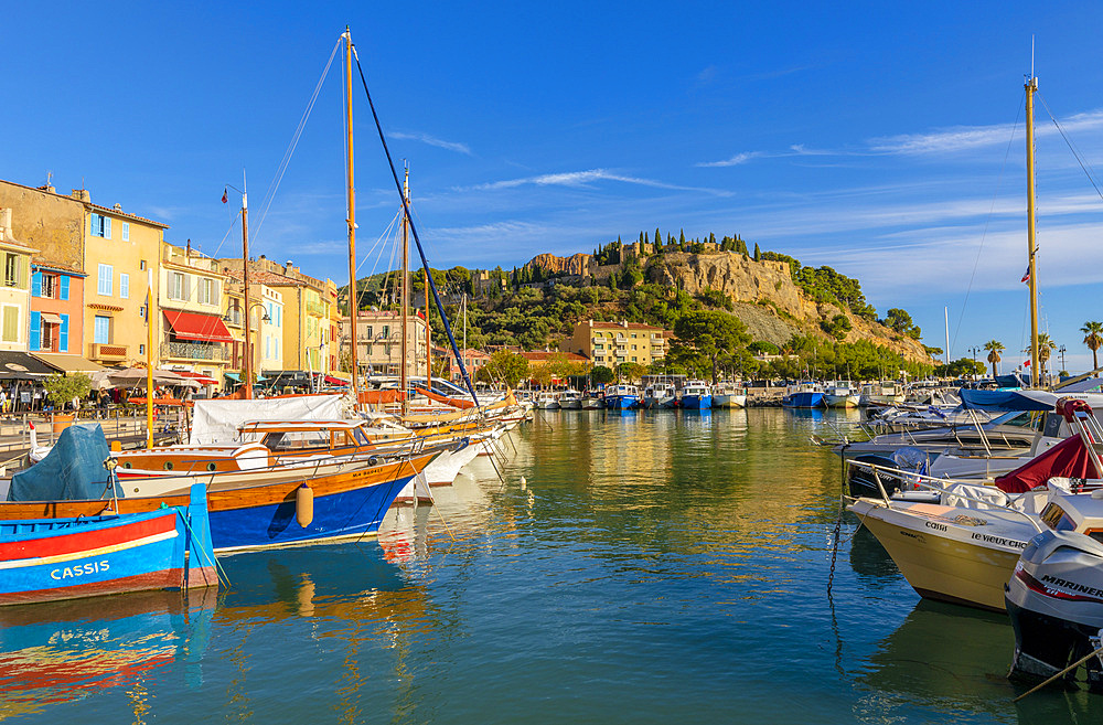 The Harbour at Cassis, Cassis, Bouches du Rhone, Provence-Alpes-Cote d'Azur, France, Western Europe