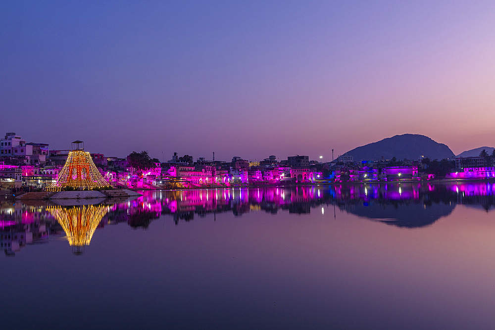 Pushkar Lake at dusk, Pushkar, Rajasthan, India, South Asia, Asia