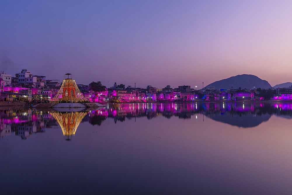 Pushkar Lake at dusk, Pushkar, Rajasthan, India, South Asia, Asia