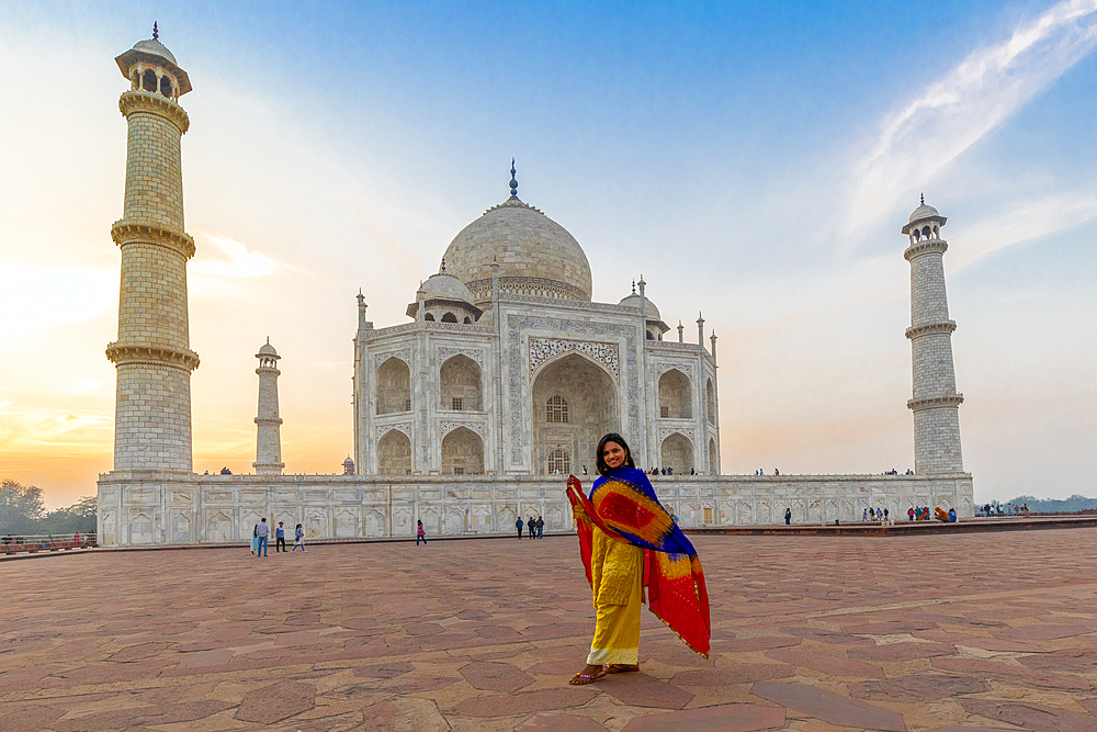 Young Indian woman in front of the Taj Mahal, UNESCO World Heritage Site, Agra, Uttar Pradesh, India, South Asia, Asia