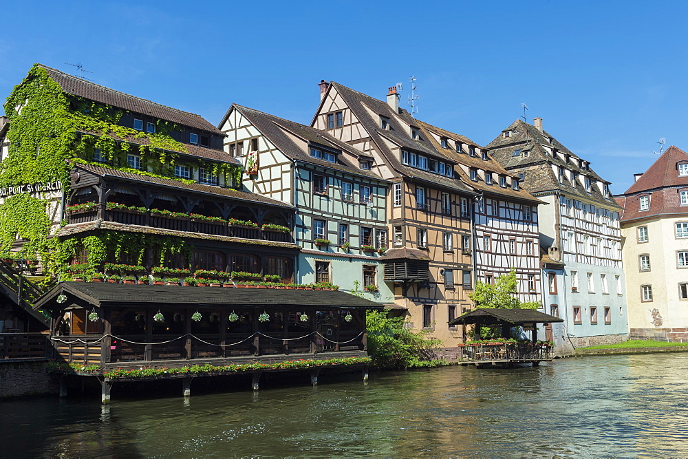 Timbered Houses along the Quai de la Petite France, Ill Canal, UNESCO World Heritage Site, Strasbourg, Alsace, Bas-Rhin Department, France, Europe