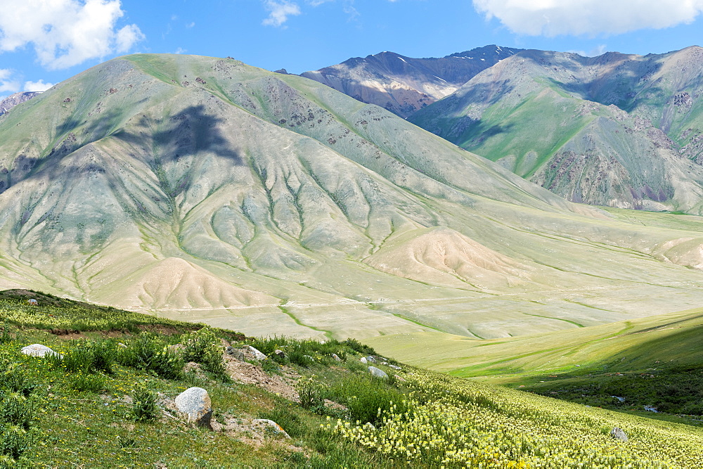 Road to Song Kol Lake, Naryn province, Kyrgyzstan, Central Asia, Asia