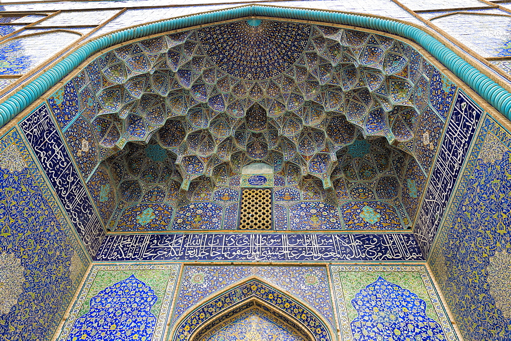 Ceiling, Masjed-e Imam Mosque, Maydam-e Iman square, Esfahan, Iran, Middle East