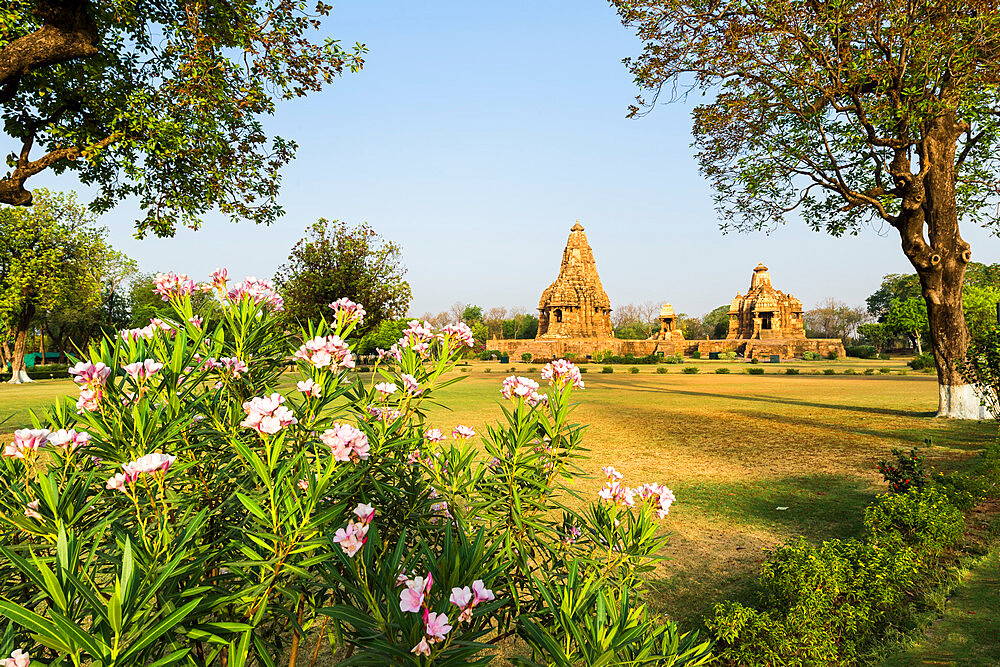 Devi Jagadambika and Kandariya Mahadeva Temple (the Great God of the Cave), Khajuraho Group of Monuments, UNESCO World Heritage Site, Madhya Pradesh state, India, Asia