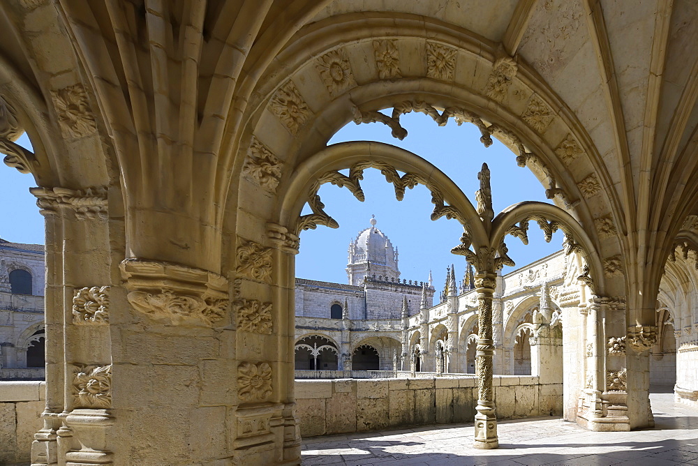 Manueline ornamentation in the cloister, Monastery of the Hieronymites (Mosteiro dos Jeronimos), UNESCO World Heritage Site, Belem, Lisbon, Portugal, Europe