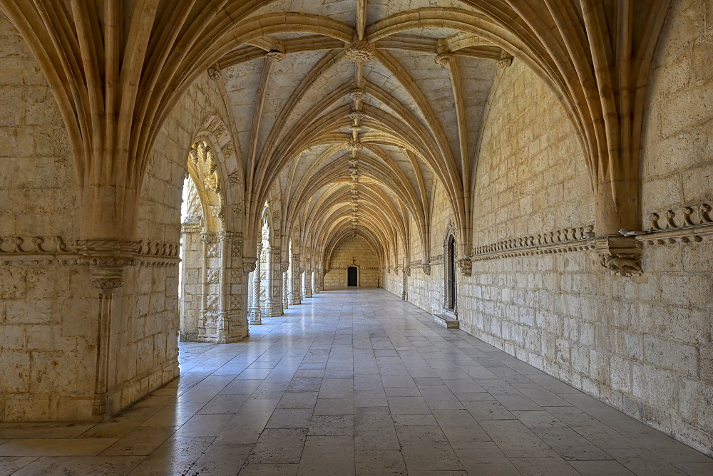 Cloister, Monastery of the Hieronymites (Mosteiro dos Jeronimos), UNESCO World Heritage Site, Belem, Lisbon, Portugal, Europe