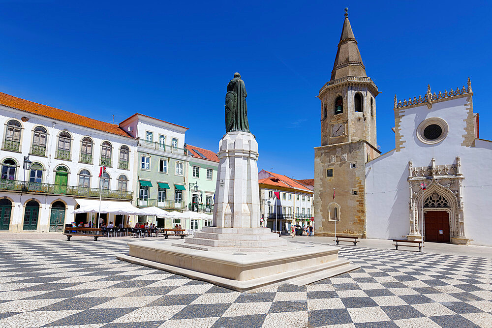 Saint John the Baptist Church, Gualdim Pais statue on Republic Square, Tomar, Santarem district, Portugal, Europe