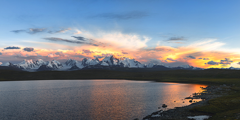 Sunset over Dream Lake and Kizil-Asker glacier, Kakshaal Too in the Tian Shan mountain range near the Chinese border, Naryn Region, Kyrgyzstan, Central Asia, Asia