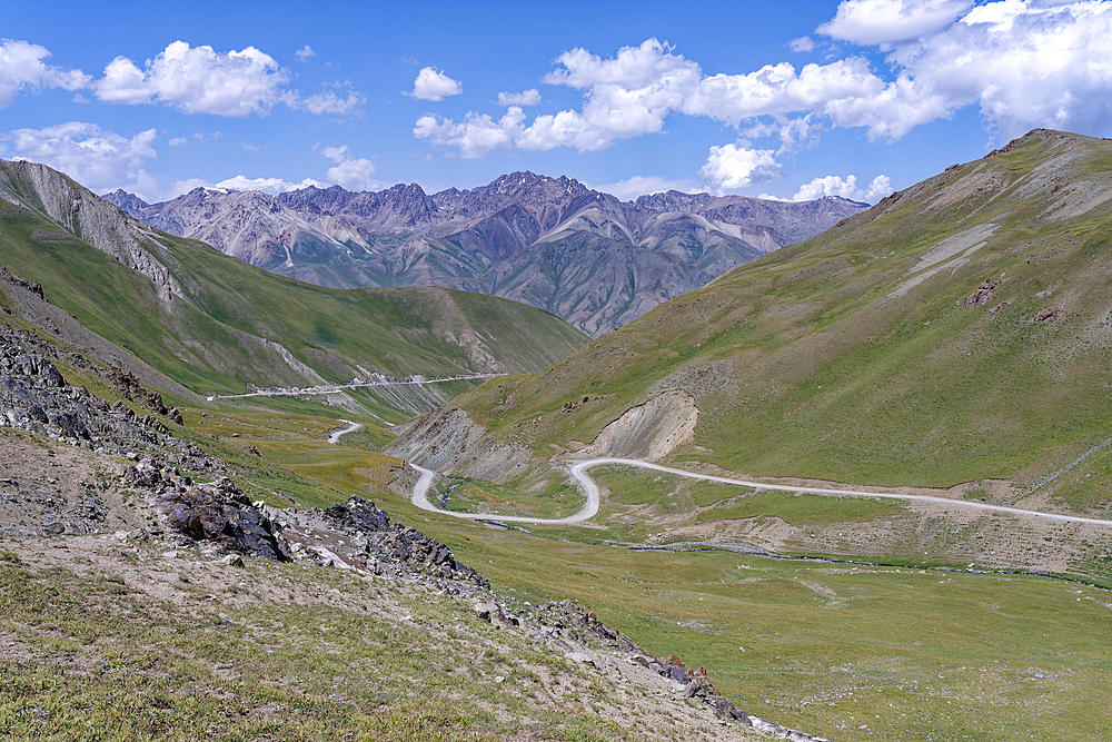 High mountain pass and mountains peaks, Tuluk valley, Naryn region, Kyrgyzstan, Central Asia, Asia