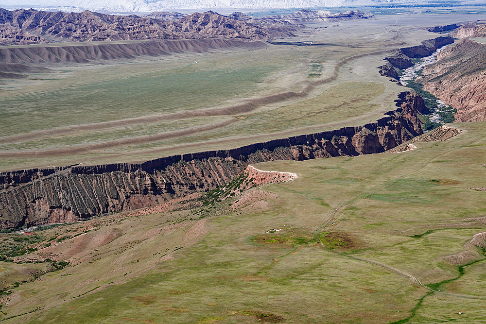 Landscape along the At-Bashy Range, Naryn Region, Kyrgyzstan, Central Asia, Asia