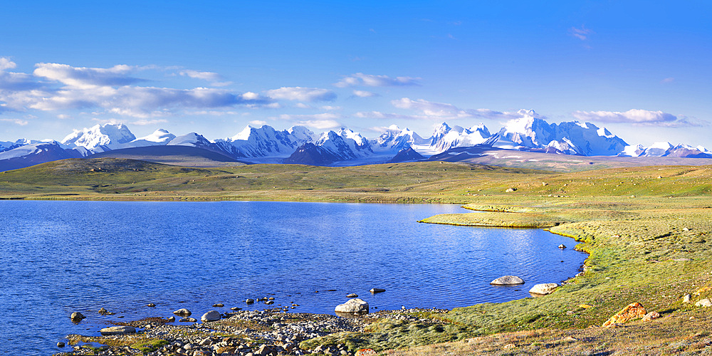 Alpine lake, Kakshaal Too in the Tian Shan mountain range near the Chinese border, Naryn Region, Kyrgyzstan, Central Asia, Asia