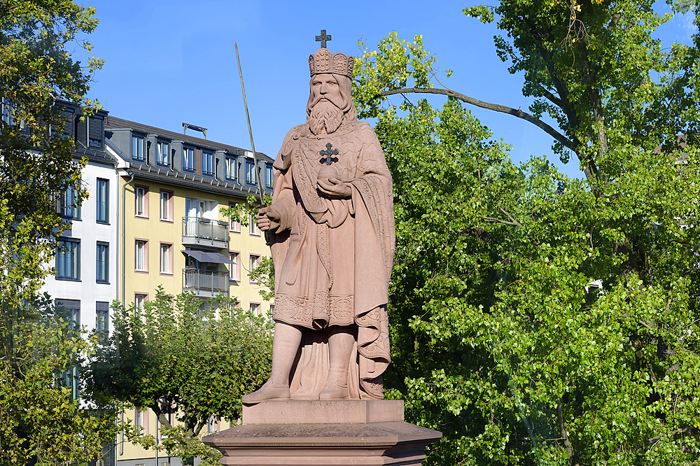 Charlemagne (Charles the Great) statue, Frankfurt am Main, Hesse, Germany, Europe